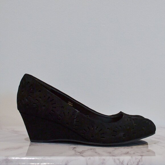 ME TOO | BLACK WEDGE HEELS - Picture 1 of 7